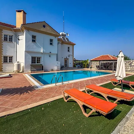 Bella * Kyrenia (Northern Cyprus)