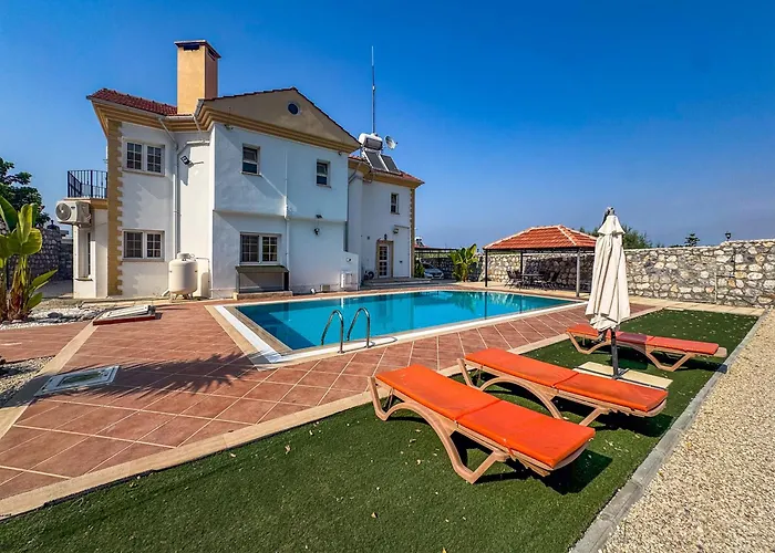 Bella * Kyrenia (Northern Cyprus)