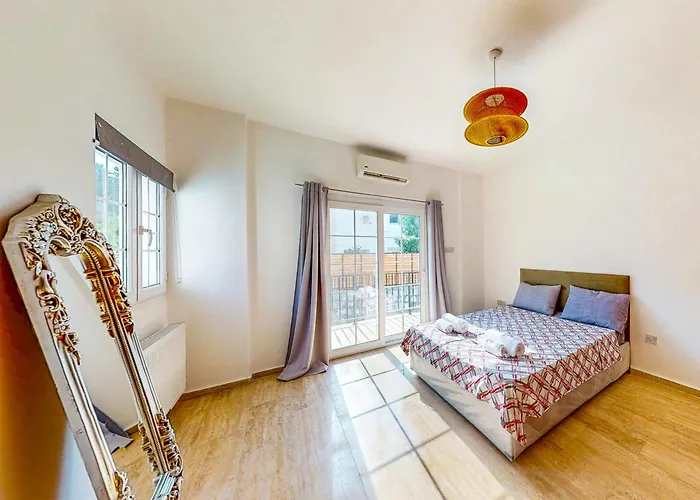 Bella * Kyrenia (Northern Cyprus)